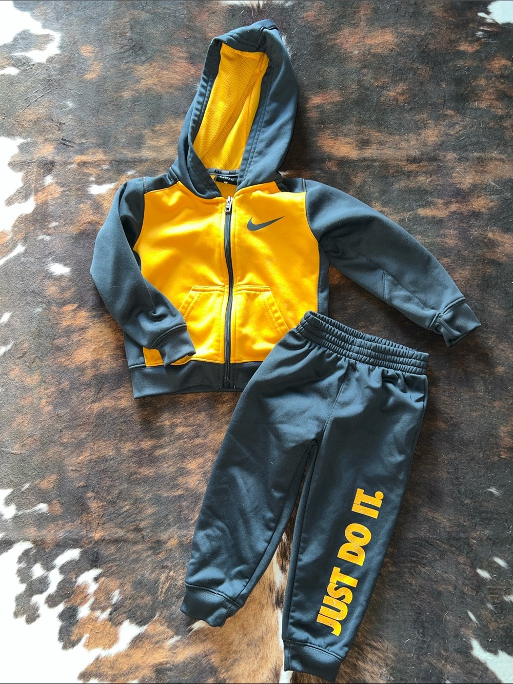 Nike Kids' Yellow & Gray Hoodie Sweatshirt and Jogger Set